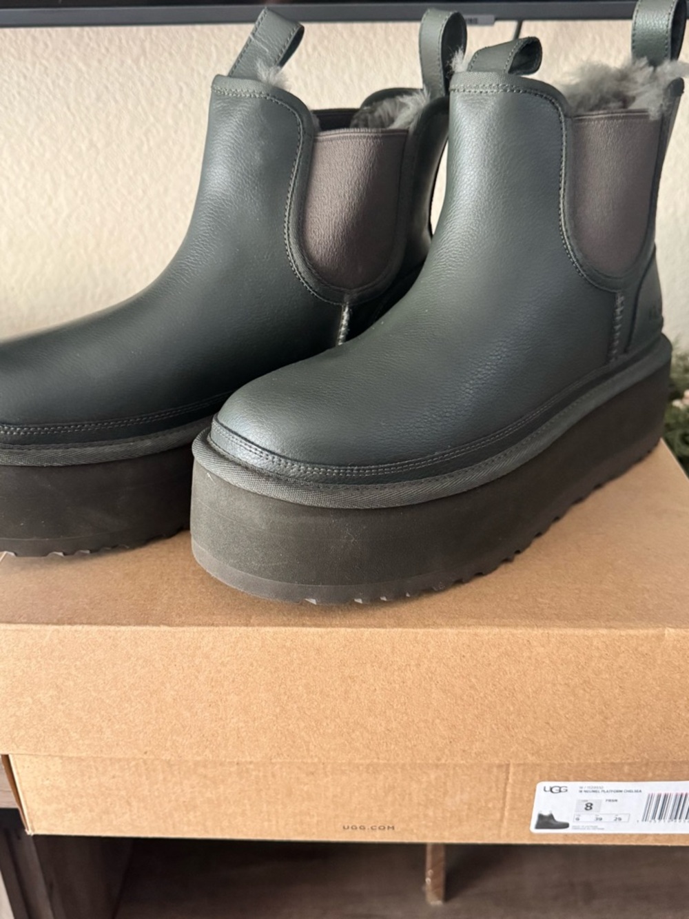 UGG Women's Platform Chelsea Boot - Dark Olive